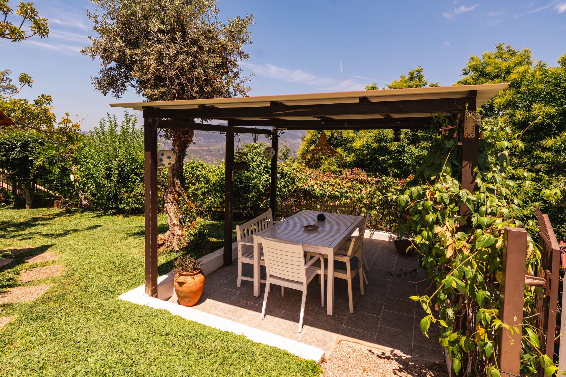 Pérgola no jardim